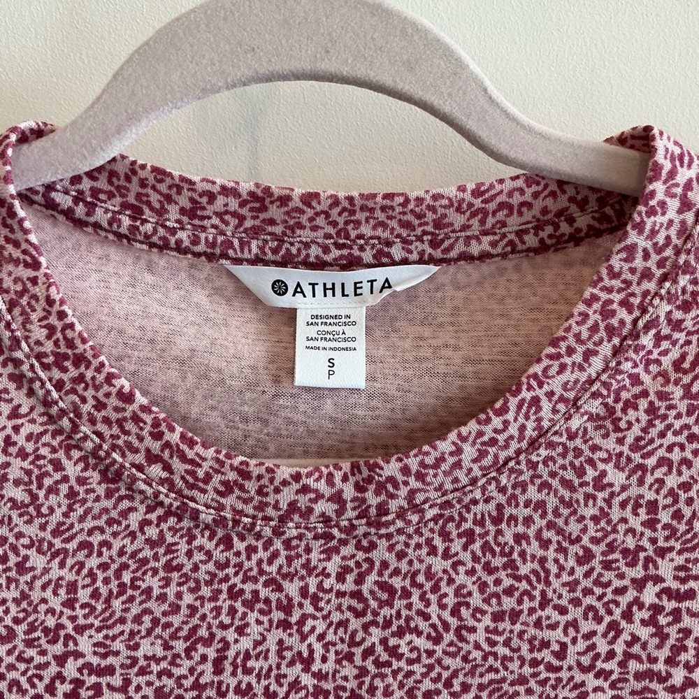 Athleta Women's pink cheetah Patterned sculpted tank